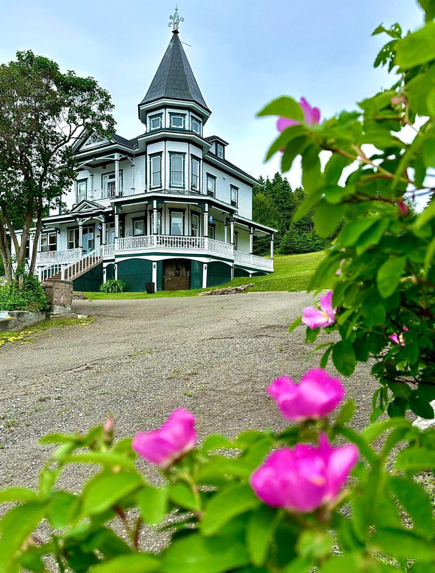 Le Manoir Du Vieux Presbytere Port-Daniel エクステリア 写真
