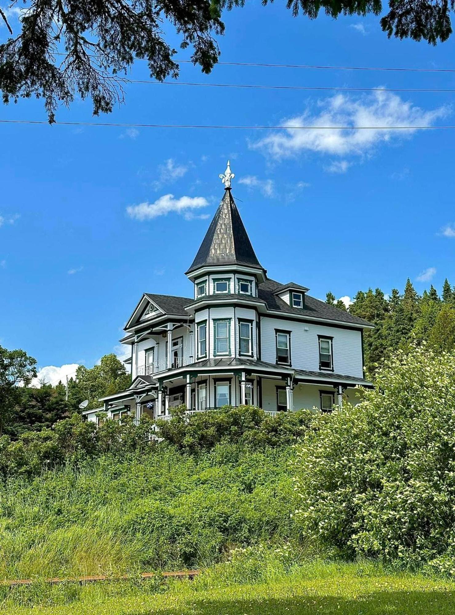 Le Manoir Du Vieux Presbytere Port-Daniel エクステリア 写真