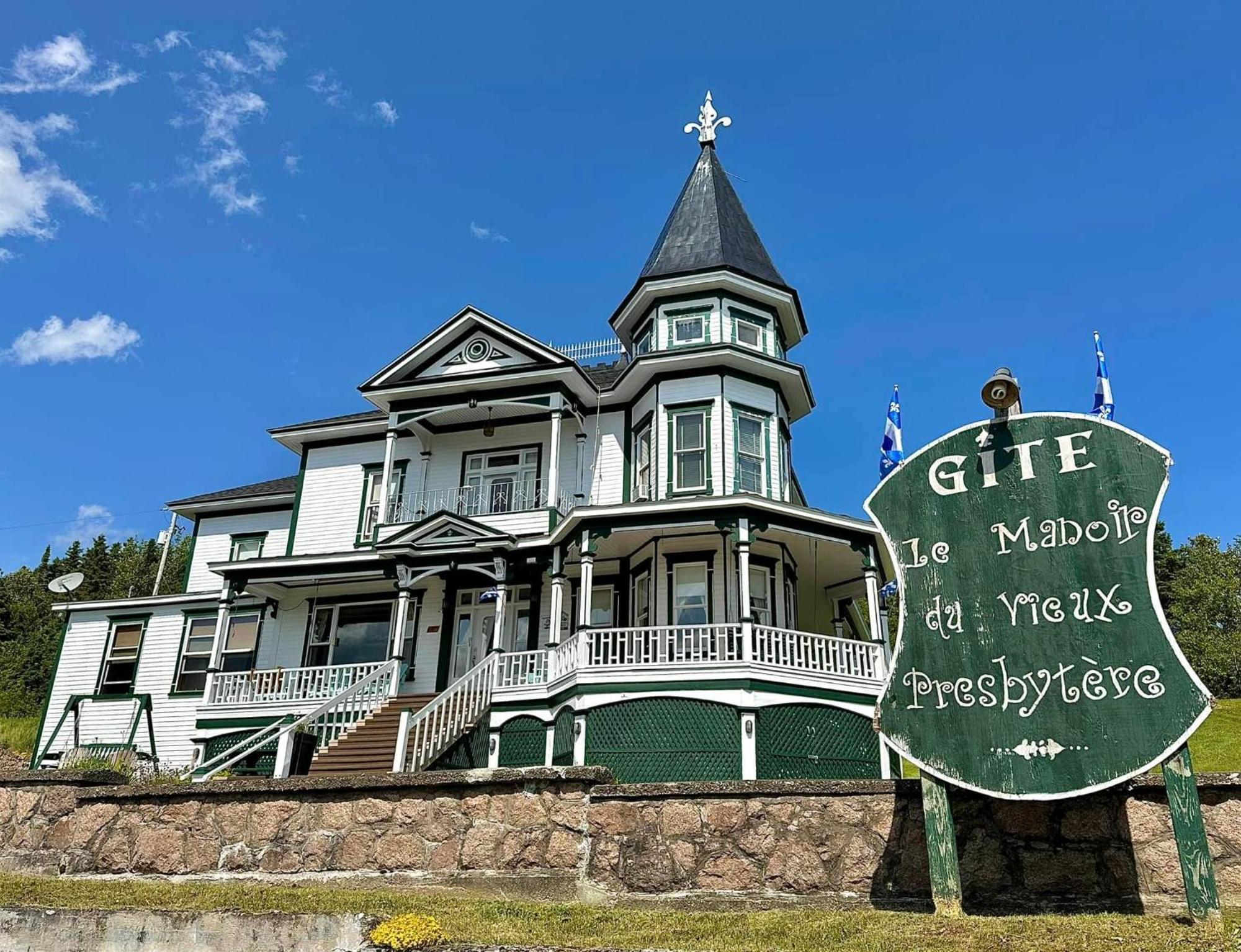 Le Manoir Du Vieux Presbytere Port-Daniel エクステリア 写真
