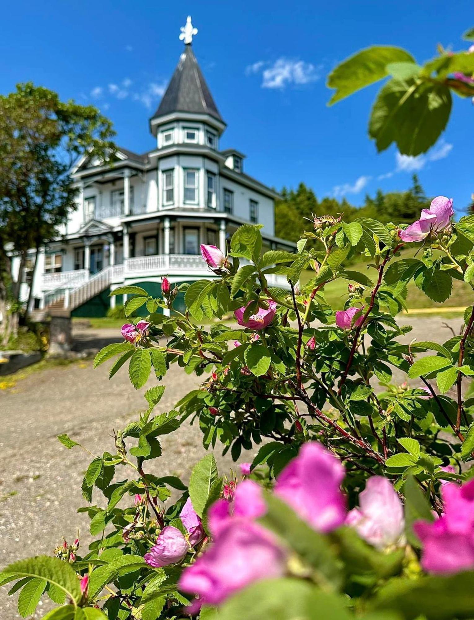 Le Manoir Du Vieux Presbytere Port-Daniel エクステリア 写真