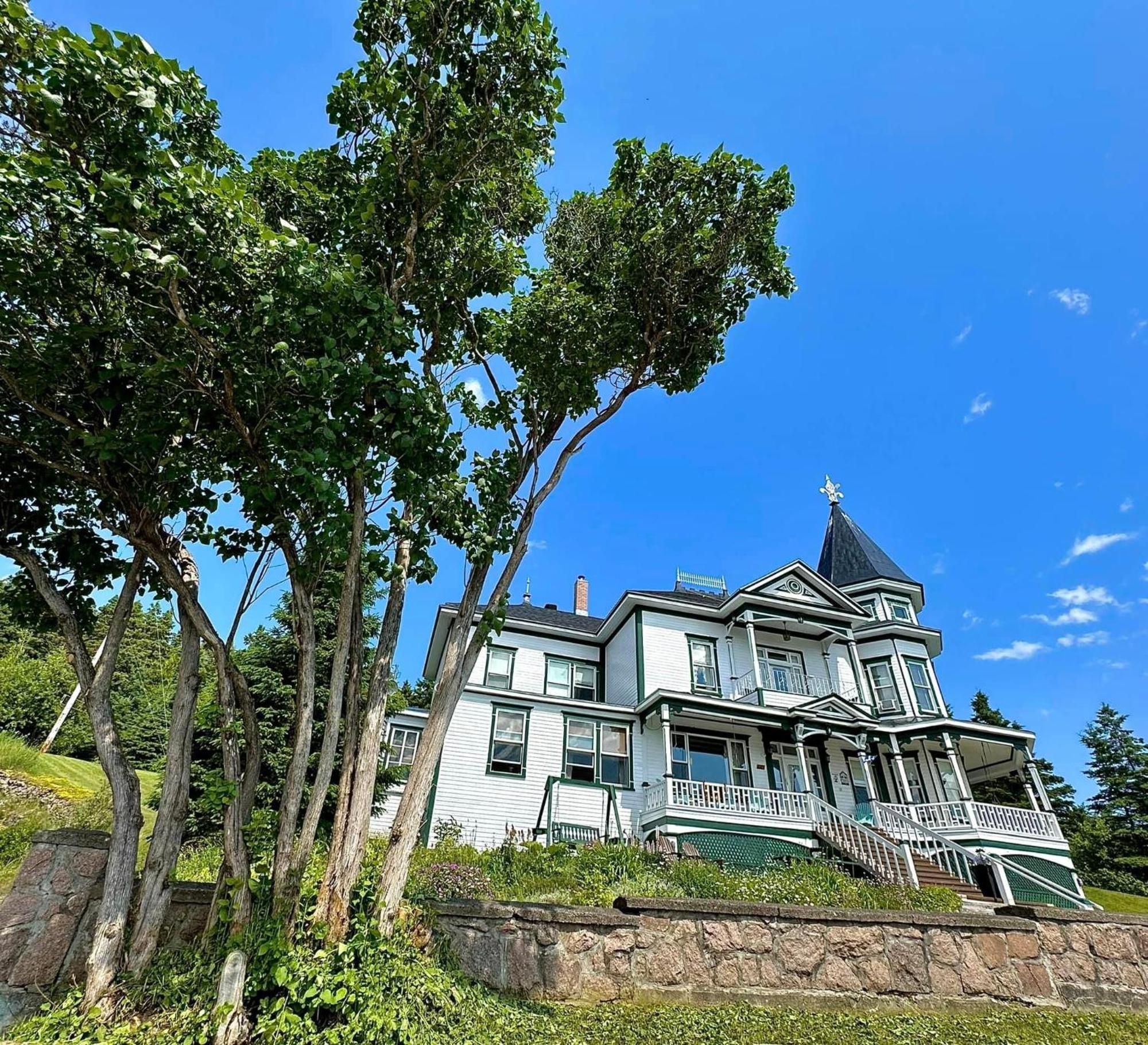 Le Manoir Du Vieux Presbytere Port-Daniel エクステリア 写真