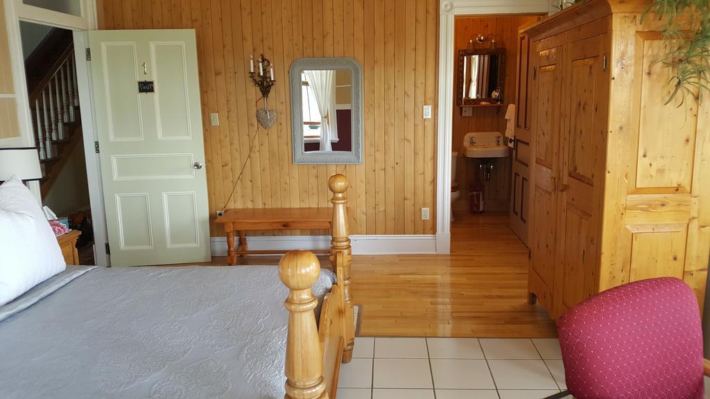 Le Manoir Du Vieux Presbytere Port-Daniel エクステリア 写真