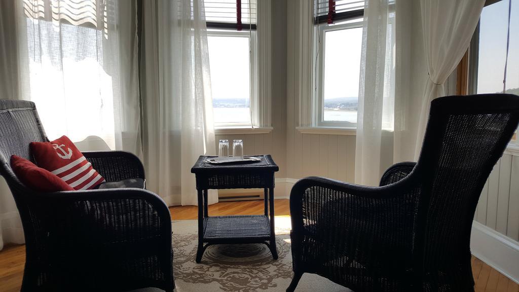 Le Manoir Du Vieux Presbytere Port-Daniel エクステリア 写真