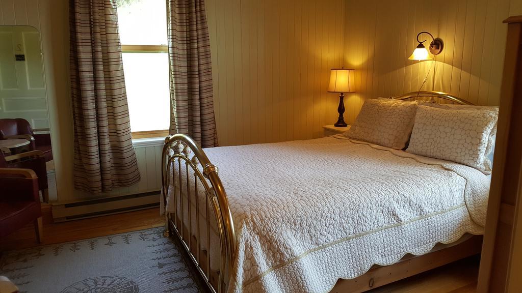Le Manoir Du Vieux Presbytere Port-Daniel エクステリア 写真