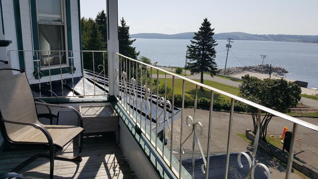 Le Manoir Du Vieux Presbytere Port-Daniel エクステリア 写真