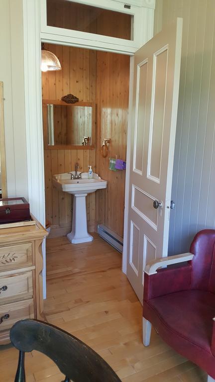 Le Manoir Du Vieux Presbytere Port-Daniel エクステリア 写真