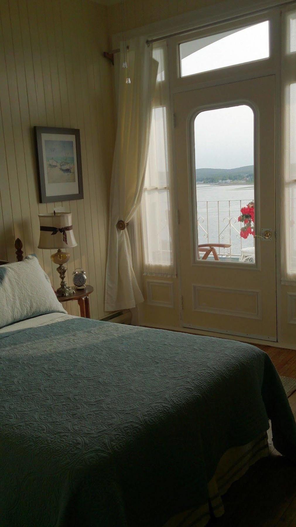 Le Manoir Du Vieux Presbytere Port-Daniel エクステリア 写真