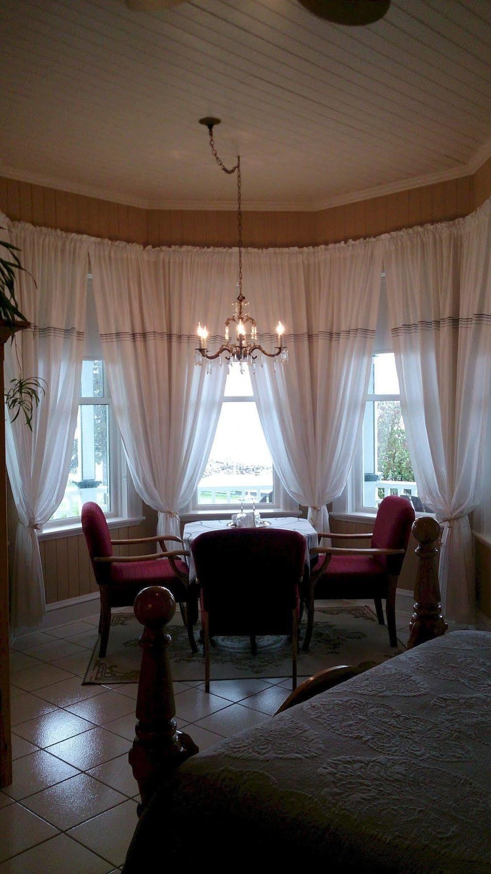 Le Manoir Du Vieux Presbytere Port-Daniel エクステリア 写真